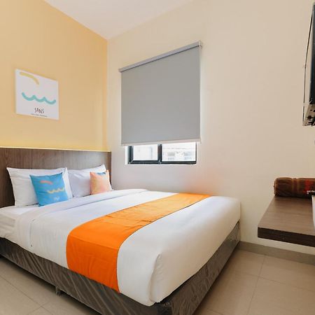 Sans Hotel Max Living Cengkareng Giacarta Esterno foto