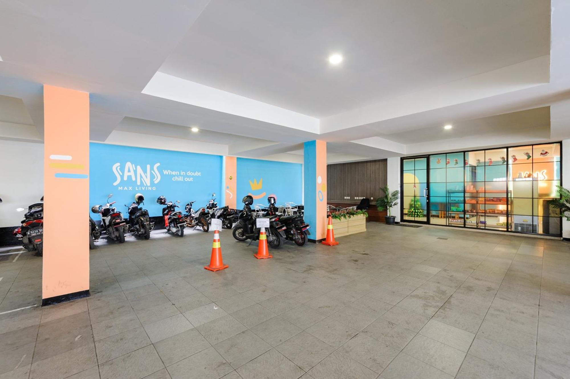 Sans Hotel Max Living Cengkareng Giacarta Esterno foto