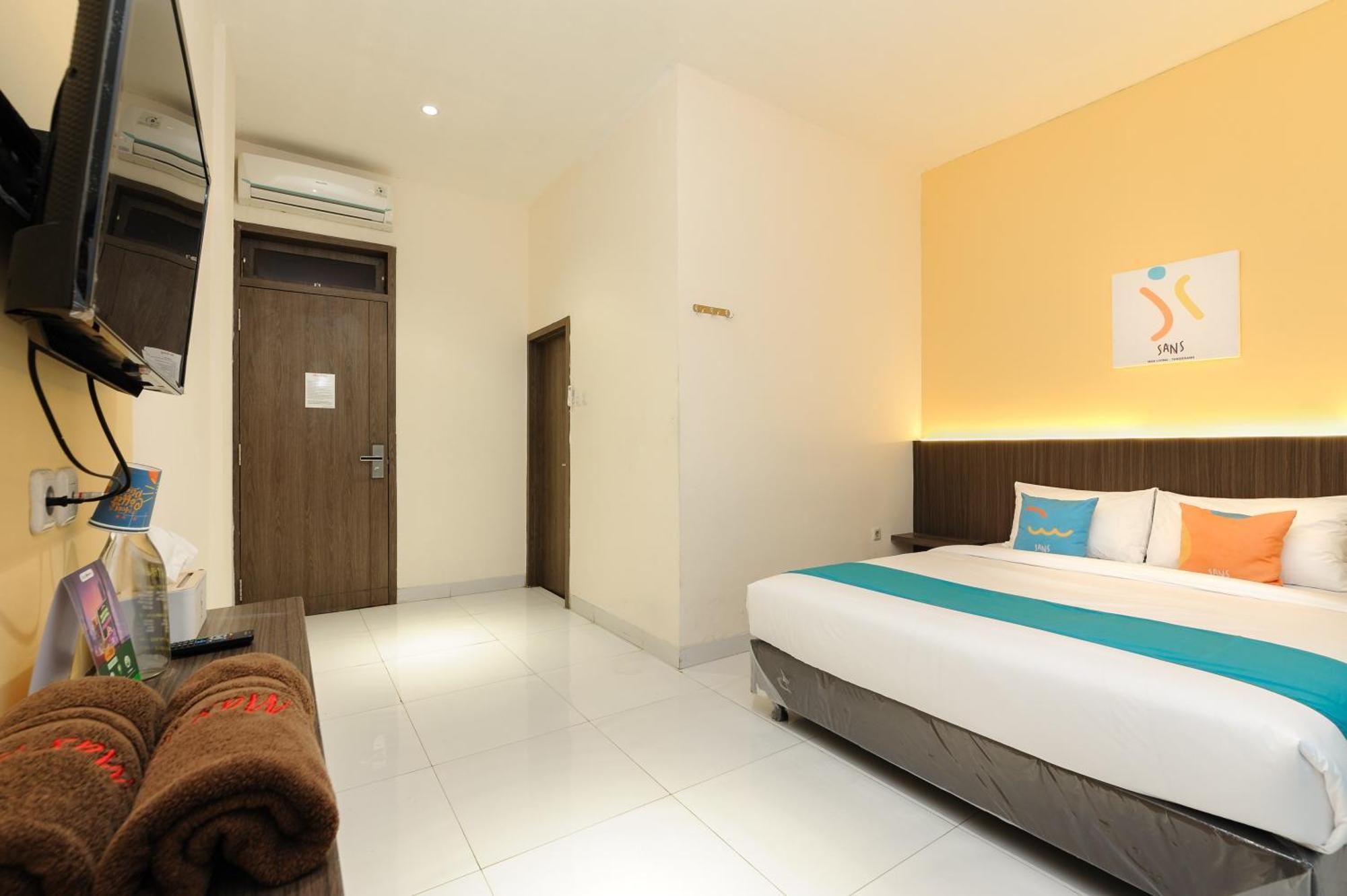 Sans Hotel Max Living Cengkareng Giacarta Esterno foto