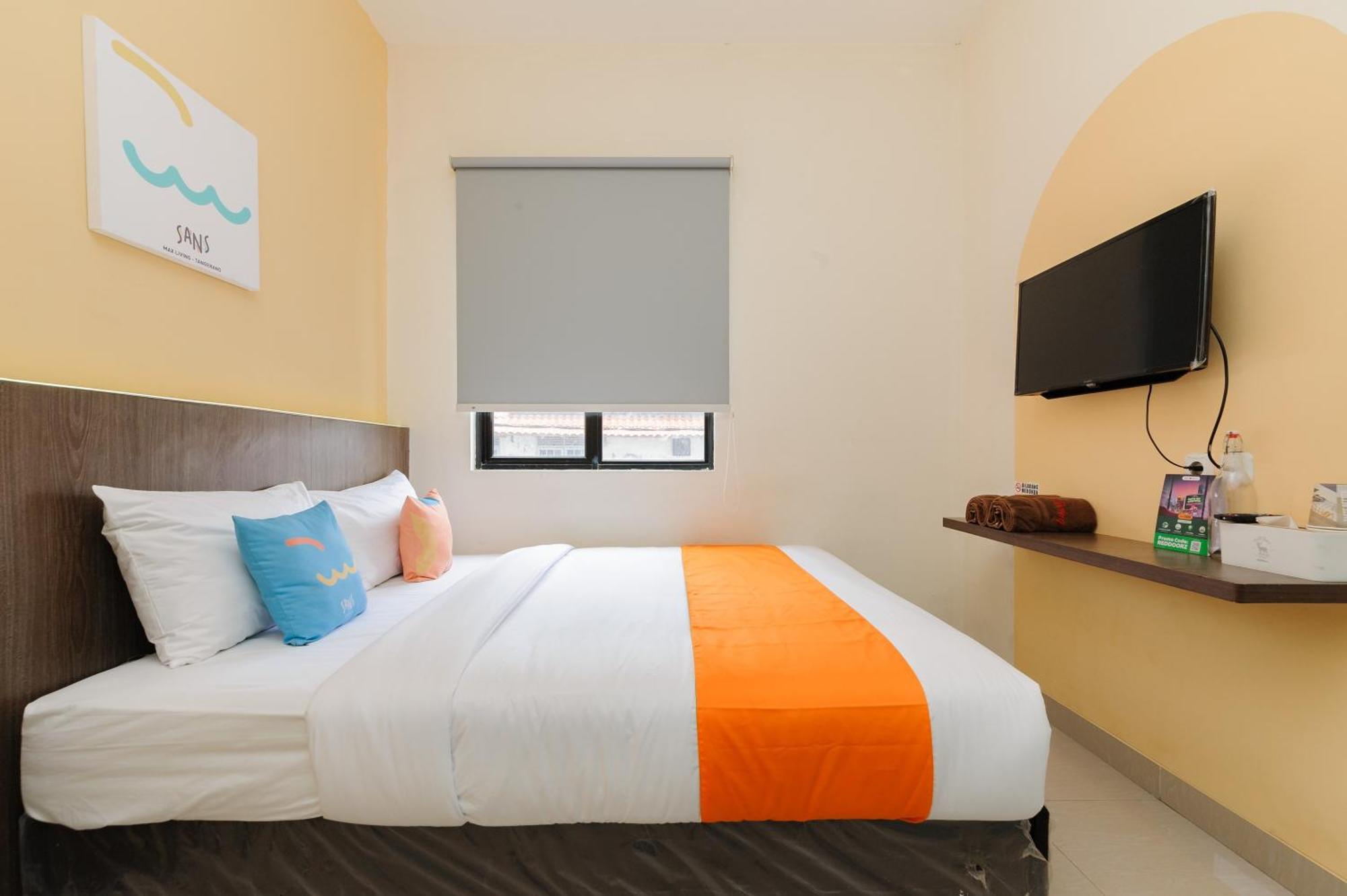 Sans Hotel Max Living Cengkareng Giacarta Esterno foto